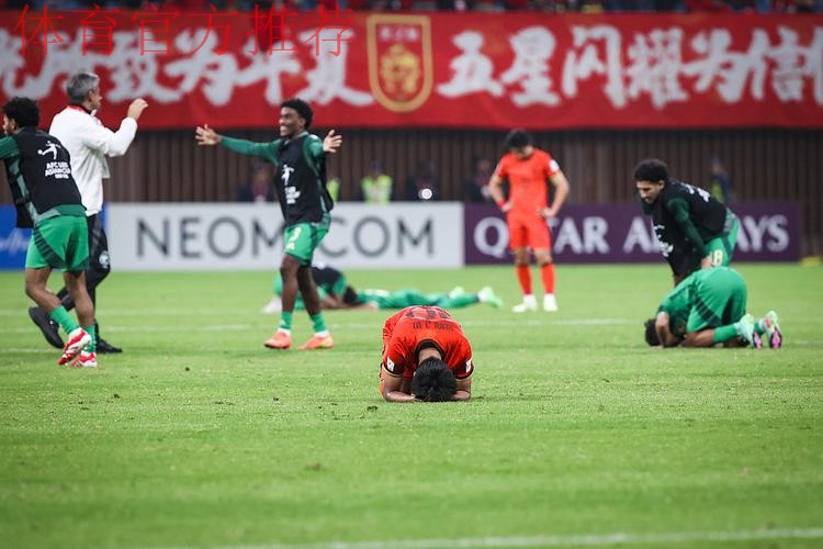 凰家看台 | 一趟“不会停下来”的球迷专列 凰家看台 | 一趟“不会停下来”的球迷专列